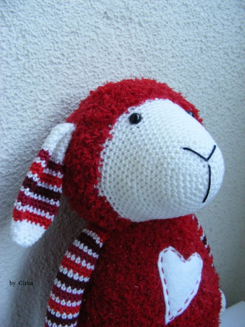 Ovečka Ibi zaľúbená v červenom červená dekorace srdíčko bílá narozeniny hračky valentýn zvířata dárky překvapení ovčka 