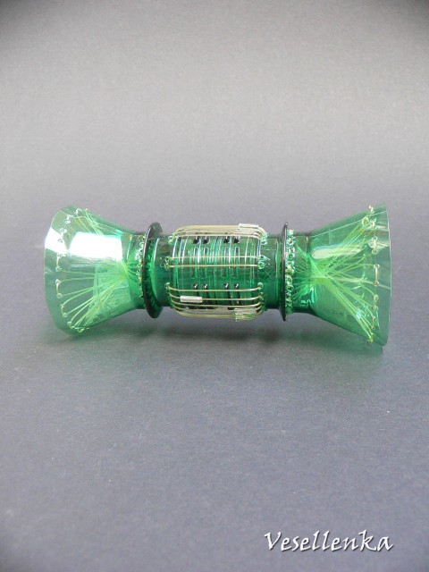 brož Poděbradka náhrdelník zelená recyklace plast vodník ekologie recyklování pet lahev 