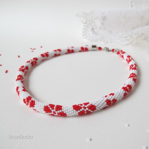 náhrdelník Róza náhrdelník korálky háčkování beadwork červenobílá bíločervená 