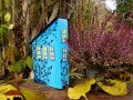 Dřevěný domeček modrý