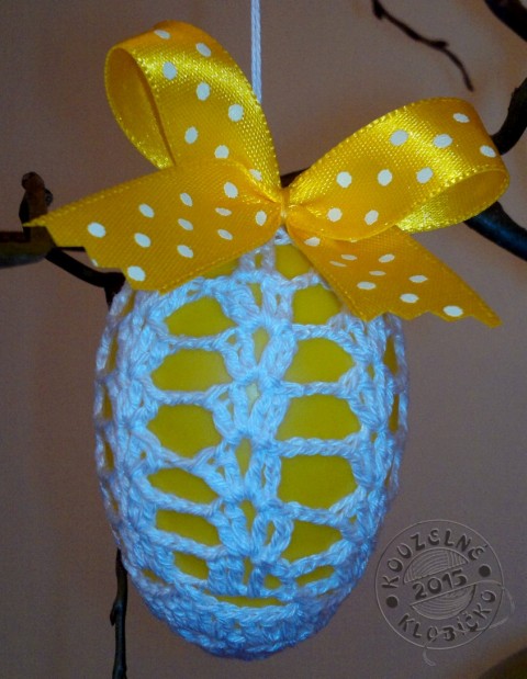 Vajíčko žluté v bílé krajce dekorace dárek bavlna jaro velikonoce plast vejce kraslice poutko vajíčko 