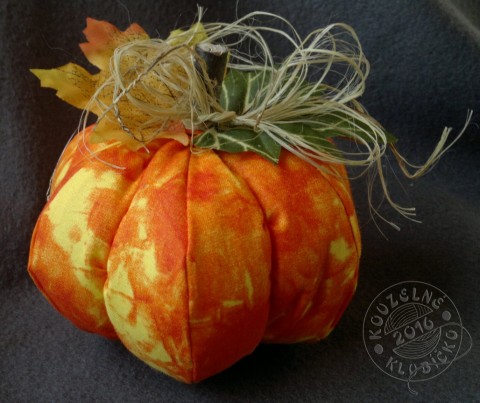 Šitá dýně ŽLUTO-ORANŽOVÁ malá dekorace podzim dýně halloween podzimní dekorace halloweenská dekorace dýnička šitá dýně 
