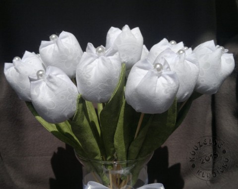 Šité tulipány bílé dekorace tulipán šitá dekorace šitý tulipán 