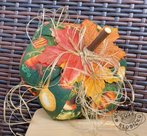 Šitá dýně TMAVĚ ZELENÁ S DÝNIČKAMI dekorace podzim dýně halloween podzimní dekorace halloweenská dekorace dýnička šitá dýně 