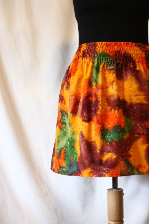 Batikovaná sukně na míru batika sukně barevná žabky 
