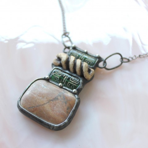 Královnin amulet náhrdelník přívěsek kámen přírodní design minerál tiffany originál cínování minerály amulet mystický kamen 