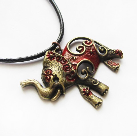 Slůně.. šperk náhrdelník přívěsek kovový červený slon slůně bronzový sloní 