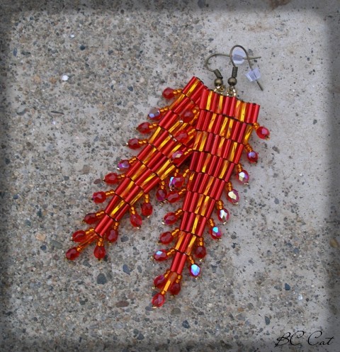 Červené střapce - náušnice šperk pestrobarevné náušnice rokajl nápadné neobvyklé střapec doplňek 