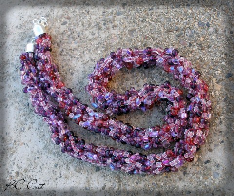 Šeříkový keř - náhrdelník šperk náhrdelník korálky doplněk háčkovaný šeřík bordó 