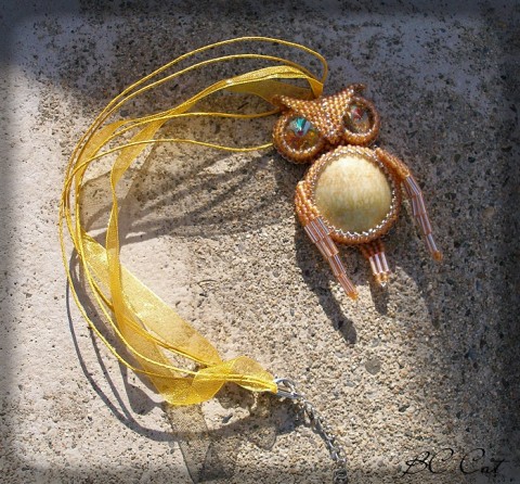 Výr ušatý šperk přívěsek doplněk retro sova sovička kabošon rivolky výr fimošon 