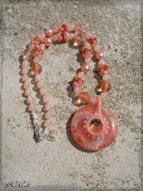 Ishaia - jahodový křemen šperk náhrdelník polodrahokam doplněk příroda romantika minerál obsidián křemen donut země nápadný oroginál 