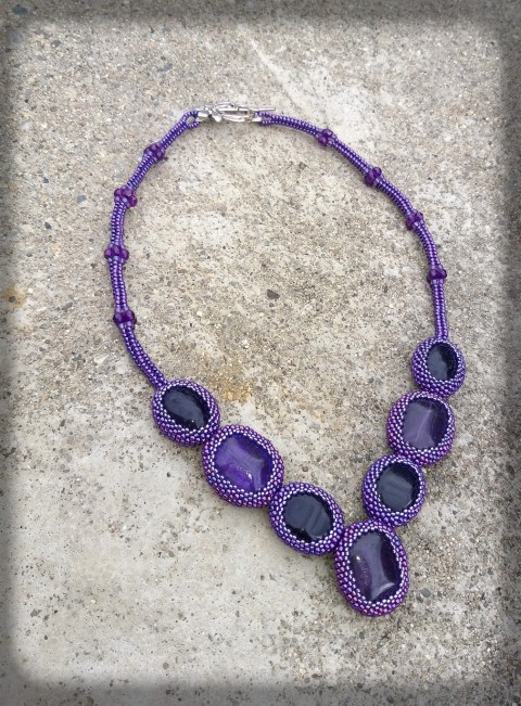 Violetta - náhrdelník šperk náhrdelník doplněk květina fialová violet květ korálek rokajl ples oslava slavnost autorský šperk bál 