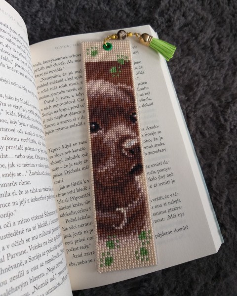 Záložka do knihy - štěně dekorace dárek pes pejsek kočka kočička vyšívání čtení kotě výšivka záložka štěňátko křížková výšivka záložka do knihy četba pejskař štěňě kořátko 