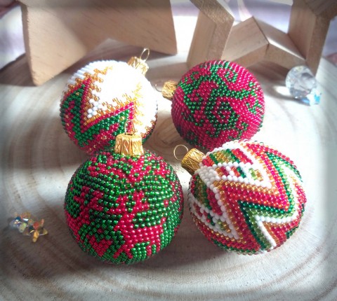 Set korálkových baněk - tradični dekorace korálky vánoce sada ozdoba baňky koulička set vánoční ozdoba ozdůbka na stromeček baňka vánoční stromeček 