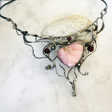 Opál s granáty - náhrdelník šperk kuličky růžová granát rudá ples minerály slavnostní večerní cínovaný opál růžový 