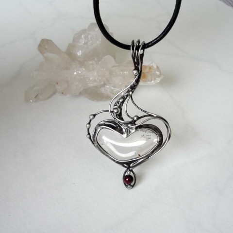 Srdíčko s křišťálem a granátem šperk srdce srdíčko láska granát křišťál valentýn minerály 