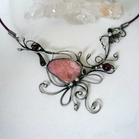 Opál+ granát - náhrdelník šperk náhrdelník růžová jarní jaro granát opál bordó minerály cínovaný 