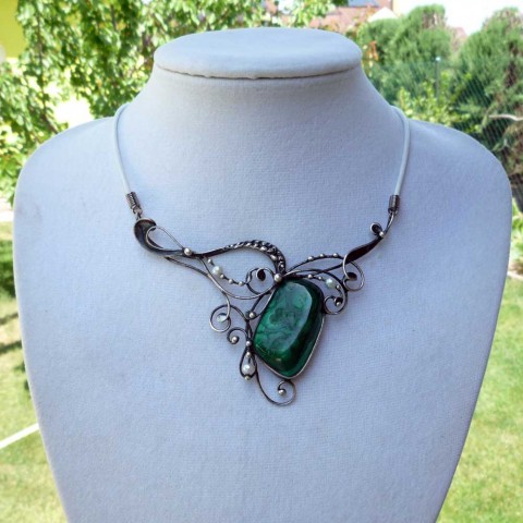 Malachit a říční perly šperk náhrdelník zelená bílá tiffany minerály malachit perly říční cínovany 