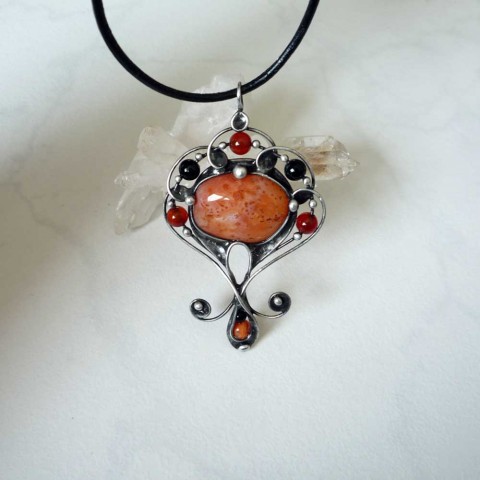 Jako lízátko - karneol, onyx šperk oranžová černá onyx karneol minerály cínovanýpřívěsek 