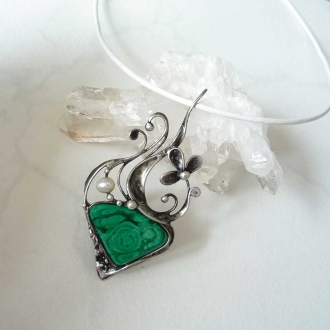 Přívěsek malachitový s perlou šperk náhrdelník zelená bílá tiffany minerály malachit perly říční cínovany 