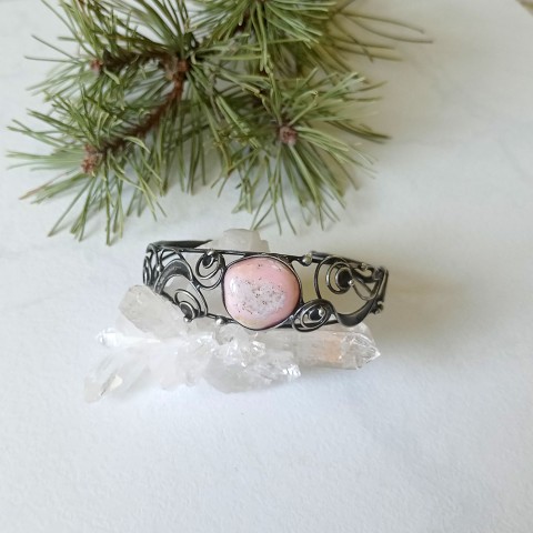 Něžný - náramek s opálem šperk náramek cín růžová patina opál tiffany minerály 