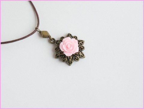 Kytička - růžová kytička náhrdelník 