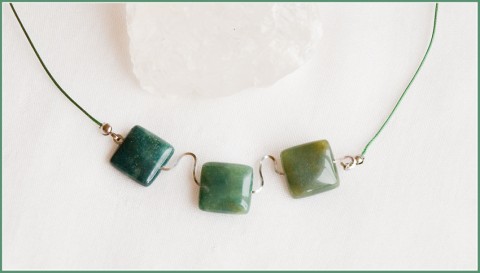 Jaspis - zelené kostky jaspis náhrdelník 