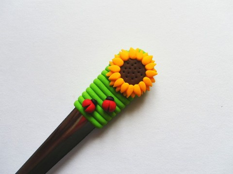slunečnice s beruškami slunečnice příroda fimo nádobí rostlina beruška lžička bylina 