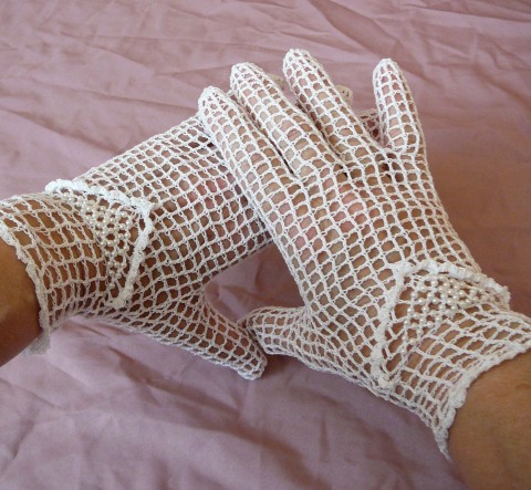 bílé háčkované rukavičky romantické svatební starobylé rukavičky sváteční 