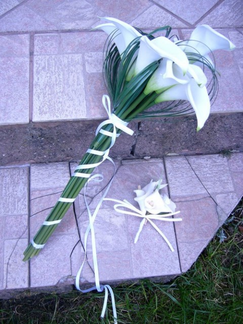Nevadnoucí, svatební kytice - kaly růže kytka kytice svatební nevěsta gerbery umělá trvalá 