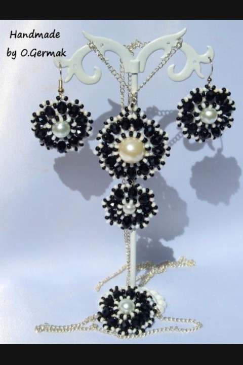 Náhrdelník z korálků . šperk náhrdelník dárek narozeniny svátek večerní 