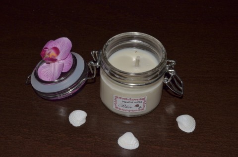 Masážní svíčka - Růže svíčka relax romantika olej hřejivá masáž afrodiziakum uvolnění hydratace antioxidační sojový vosk bambucké máslo mandlový olej sůl z mrtvého moře éterický olej 