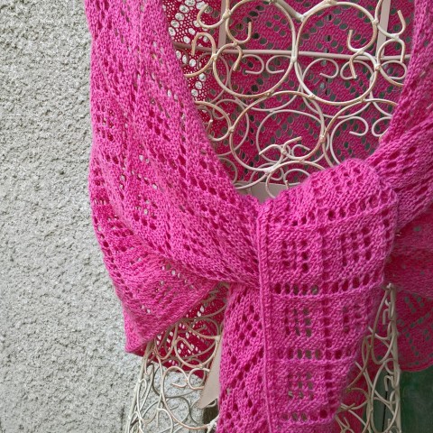 V barvách malin - vlněný šátek růžová vlna šátek fuchsiová maliny šál pléd jahody fuchsie krajkový malina malinová jahoda jahodová dírkovaný trojúhelníkový 