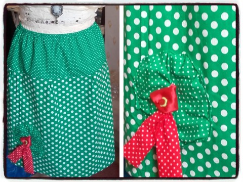 Zelená puntíkovka s červenou nabíraná sukně puntíkatá sukně zelená sukně sukně s ozdobou celoroční nošení sukně s červeným 