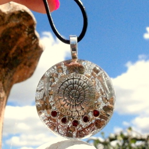 Orgonit- *Ochranný Amulet* šperk křišťál minerály energie drahé kameny osobní orgonit stones.luxusní pendant granát český 