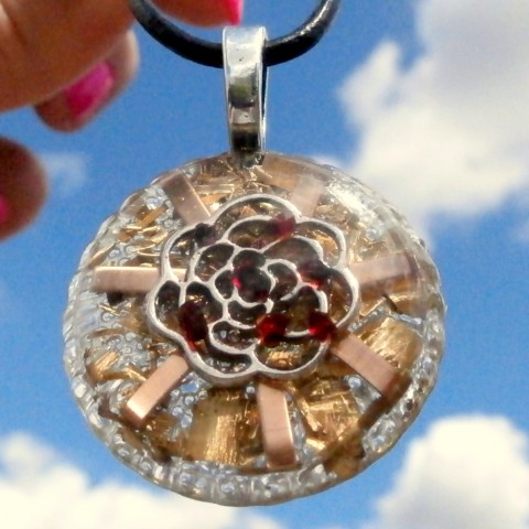 Orgonit *Sluneční záře* šperk křišťál minerály energie drahé kameny osobní orgonit český granát stones.luxusní pendant 