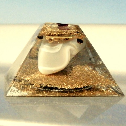 Pyramida,*Achátové pohlazení*, 2 dekorace granát křišťál meditace spirála originál citrín amulet polodrahokamy handmade očista orgonit elektrosmog špony zony geopatogenní amulets lefestyle 