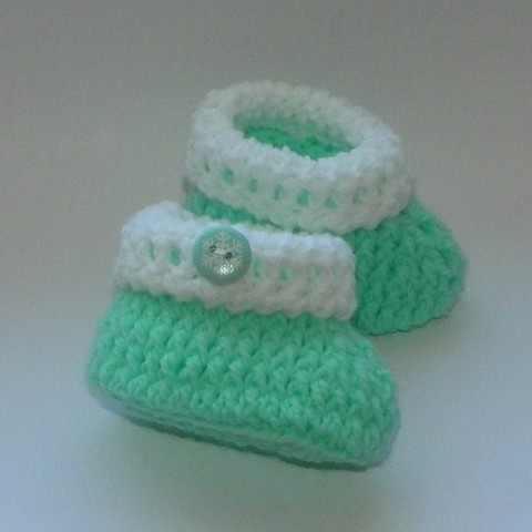Botičky s knoflíčkem dárek zelené háčkované ponožky návleky botičky knoflíček bačkůrky akrylové pro děti porodnice na nožičky capáčky čižmičky 