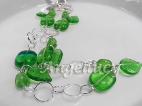 Jednoduchá elegance náhrdelník přívěsek zelená listy elegantní lístky skleněné korálky 