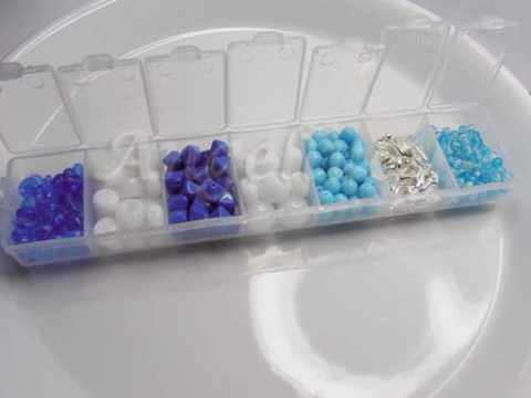 Korálky v boxu (modrá a bílá) korálky box karabinka bižuterie komponent skleněné korálky 