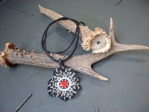 Vlnky v moři červená šperk náhrdelník korálky černá šité swarovski stříbrná rivoli vlny na krk pro ženu 