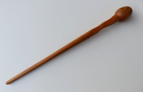 Ručně vyrobená kouzelná hůlka dřevo řezba dárek čáry kouzlo magie čaroděj kouzelník kouzelná hůlka kouzelnická hůl larpová hůlka 