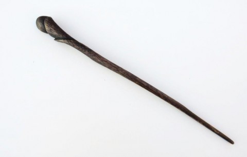 Originální kouzelnická hůlka dřevo řezba dárek čáry originál kouzlo magie překvapení čaroděj kouzelník kouzelná hůlka kouzelnická hůl larpová hůlka 