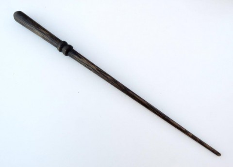Ohnivá kouzelná hůlka čaroděje dřevo řezba dárek čáry kouzlo magie čaroděj kouzelník kouzelná hůlka kouzelnická hůl larpová hůlka 