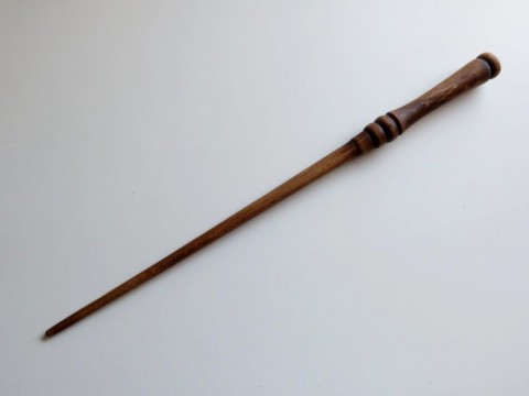 Bazarová kouzelná hůlka dřevo řezba dárek čáry kouzlo magie čaroděj kouzelník kouzelná hůlka kouzelnická hůl larpová hůlka 