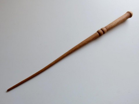 Čarovné hůlky a kouzelná setkání dřevo řezba dárek čáry kouzlo magie čaroděj kouzelník kouzelná hůlka kouzelnická hůl larpová hůlka 