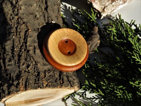 8. Knoflík pro štěstí – magnetka dřevo řezba dárek šití kolečko soustružení knoflík pozornost sleva magnetka švadlena truhlář 