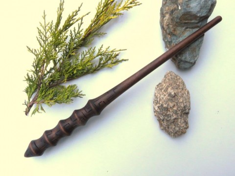 Kouzelnická hůlka fantasy magie ruční výroba čaroděj relikvie smrti čarování kouzelnické hůlky dřevěné hůlky pouzdra na hůlky svítící hůlky magické hůlky česká výroba 