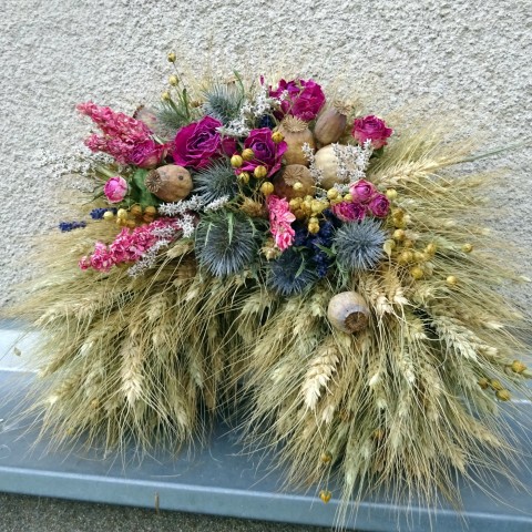 Květinový oblouk domov levandule přírodní natur obilí pšenice růžičky chalupa ostrožka květinový craft oblouk 