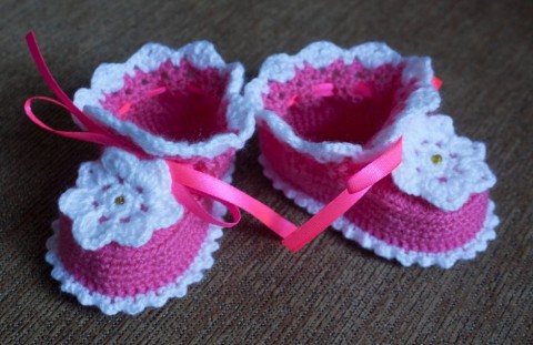 Capáčky pro miminko z květinou háčkované botičky pro novorozence сapáčky 